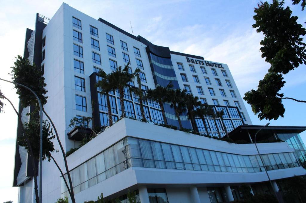 Brits Hotel Karawang Exteriör bild