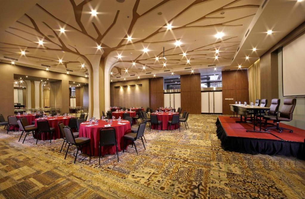 Brits Hotel Karawang Exteriör bild