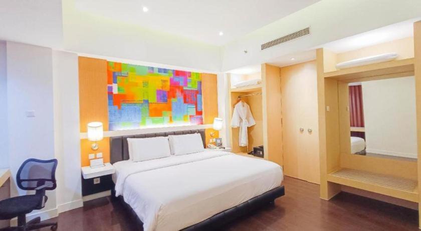 Brits Hotel Karawang Exteriör bild