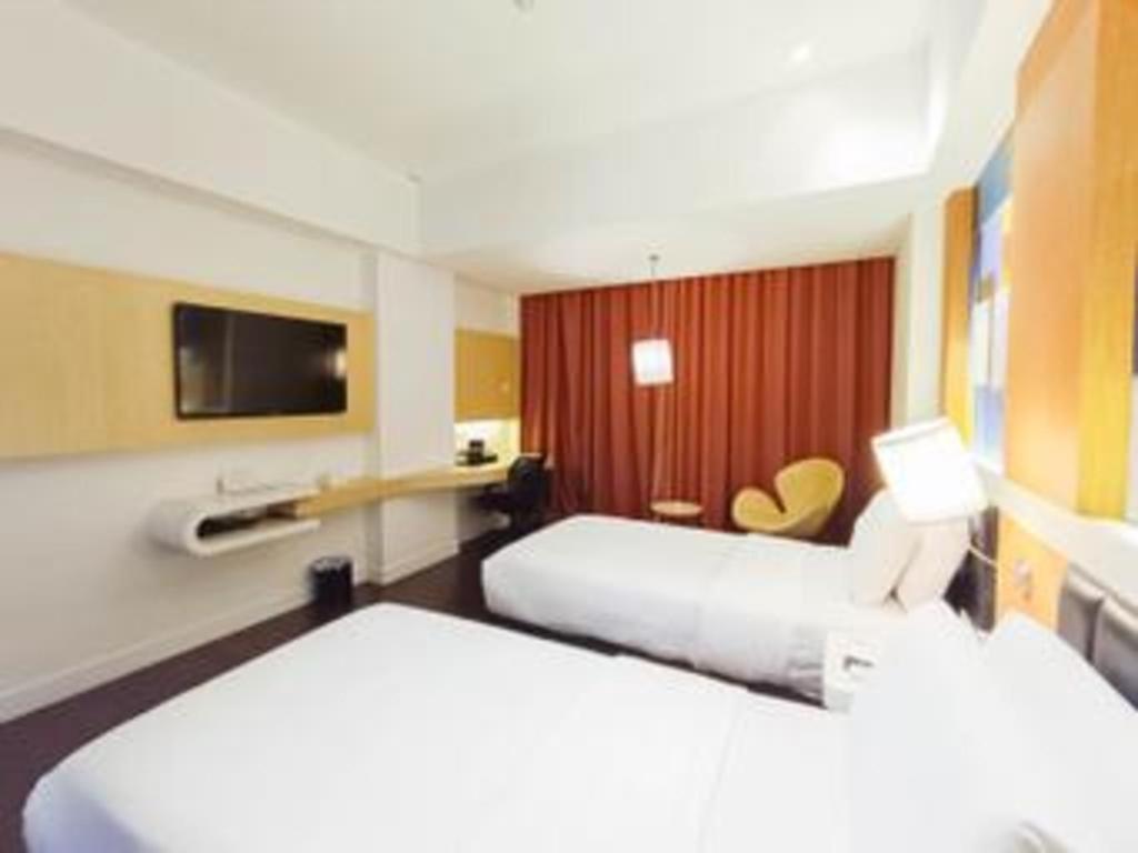 Brits Hotel Karawang Exteriör bild