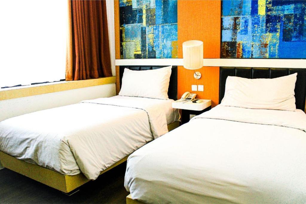 Brits Hotel Karawang Exteriör bild