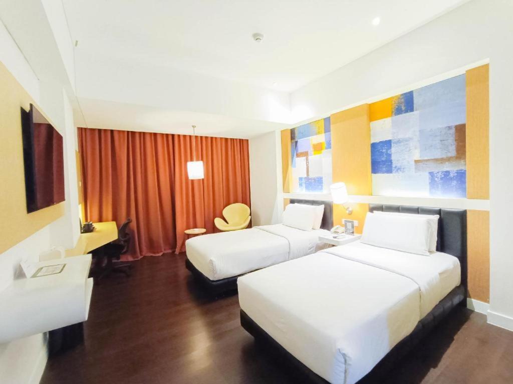 Brits Hotel Karawang Exteriör bild