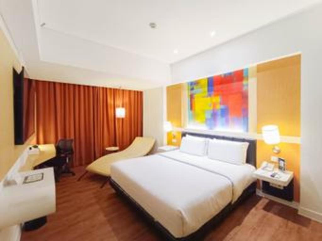 Brits Hotel Karawang Exteriör bild