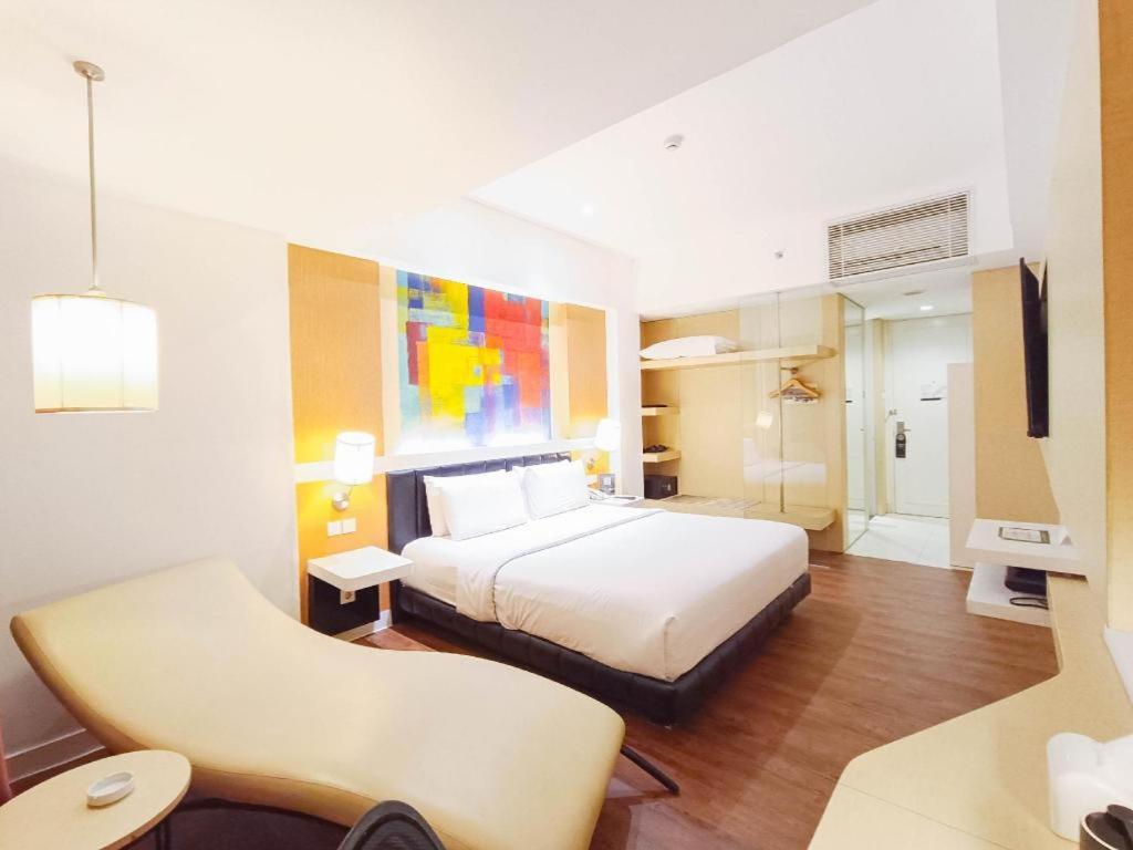 Brits Hotel Karawang Exteriör bild