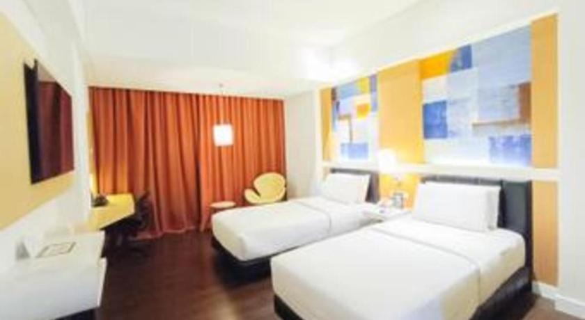 Brits Hotel Karawang Exteriör bild