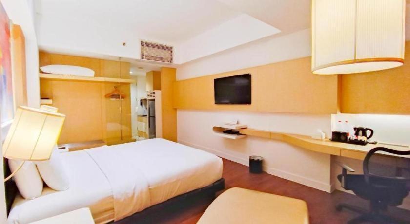 Brits Hotel Karawang Exteriör bild