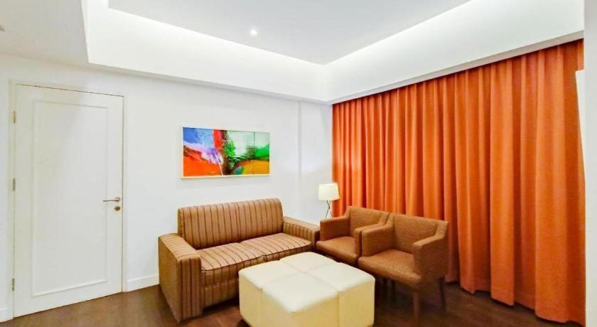 Brits Hotel Karawang Exteriör bild