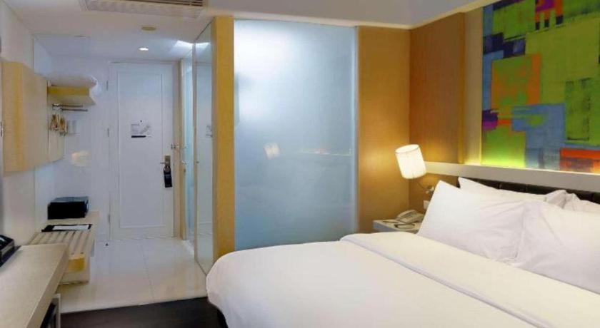 Brits Hotel Karawang Exteriör bild