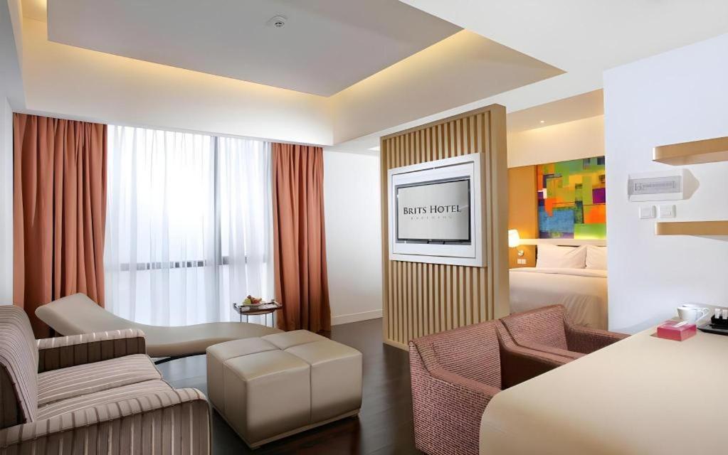 Brits Hotel Karawang Exteriör bild