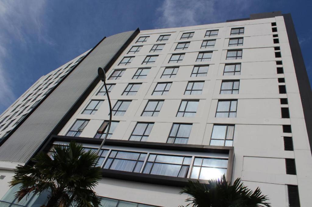 Brits Hotel Karawang Exteriör bild