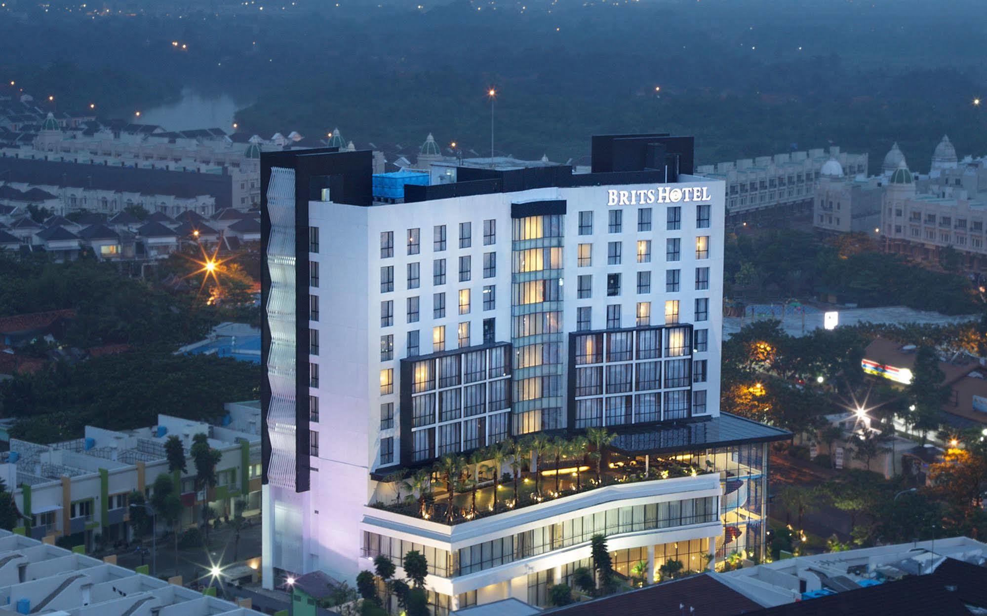 Brits Hotel Karawang Exteriör bild